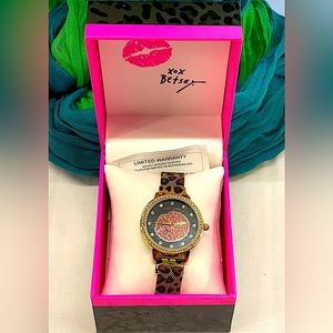 Betsey Johnson Watch New In Box 🐆 Kiss Lips Cheetah Leopard Hearts Crystal